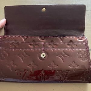 LV Vernis Amarante Wallet